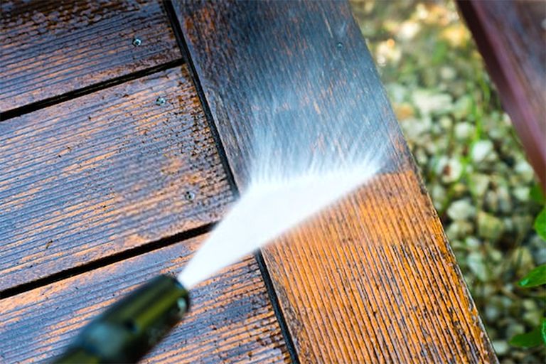 how-do-you-clean-a-deck-with-a-pressure-washer