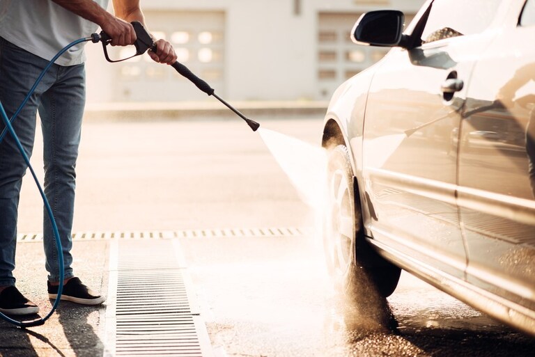 How to Use a Pressure Washer with Detergent?